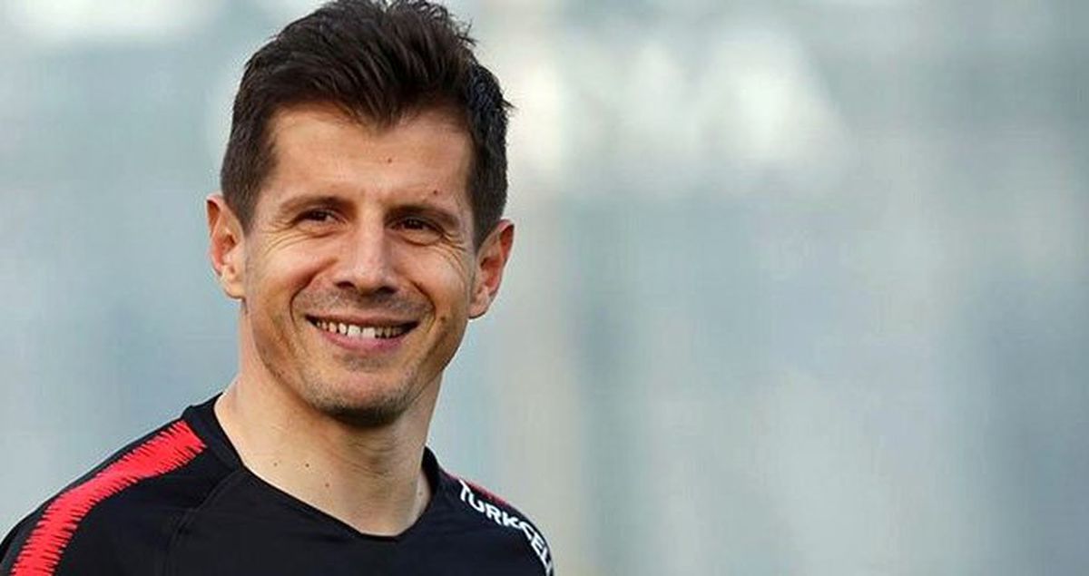 Emre Belözoğlu: 1 sene daha oynamak istiyorum, olmazsa futbolu bırakacağım