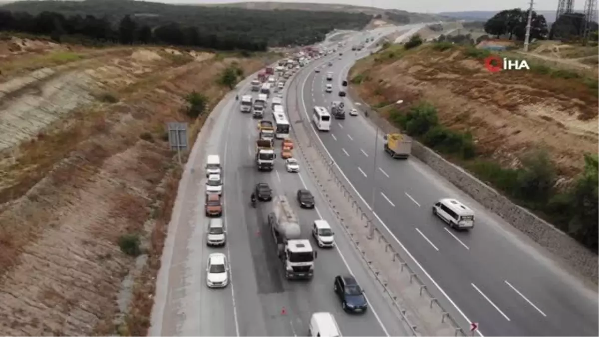 Havalimanı yolundaki hafriyat kamyonu kazası havadan görüntülendi