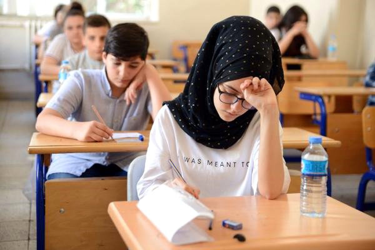 İstanbul\'da LGS heyecanı; çocukları için dua ettiler