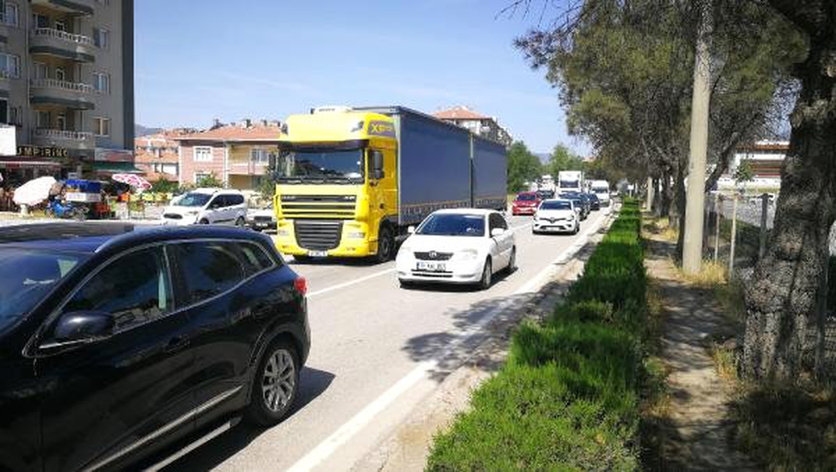 İstanbul-Samsun D-100 karayolunda tatilci yoğunluğu