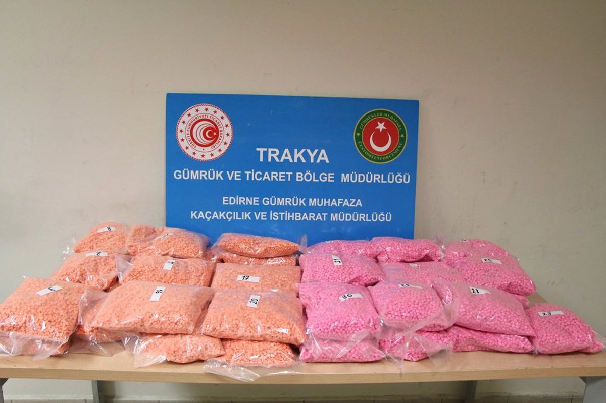 Kapıkule\'de uyuşturucu tacirlerine ağır darbe: Tam 8 milyon TL