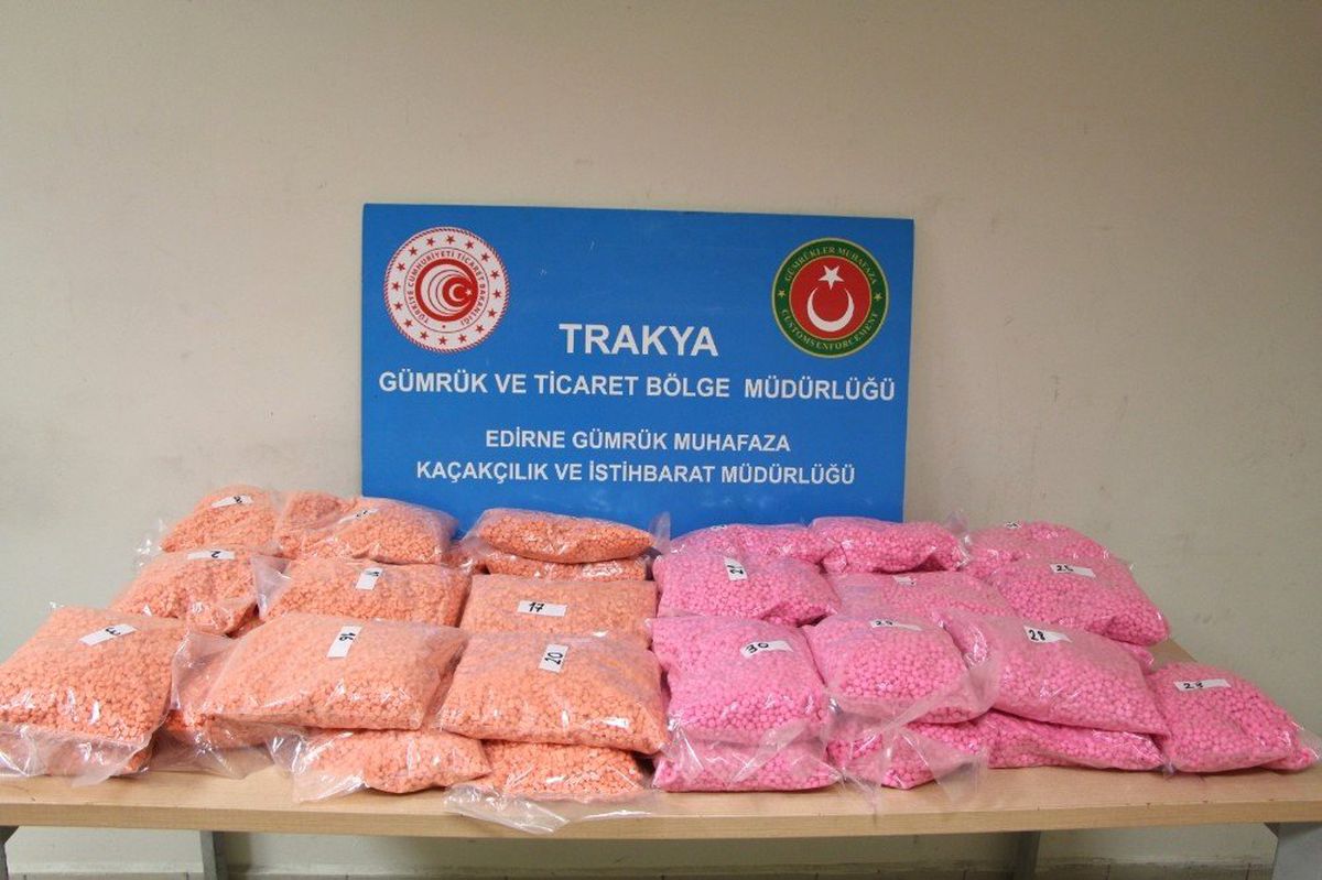 Kapıkule\'de uyuşturucu tacirlerine ağır darbe: Tam 8 milyon TL