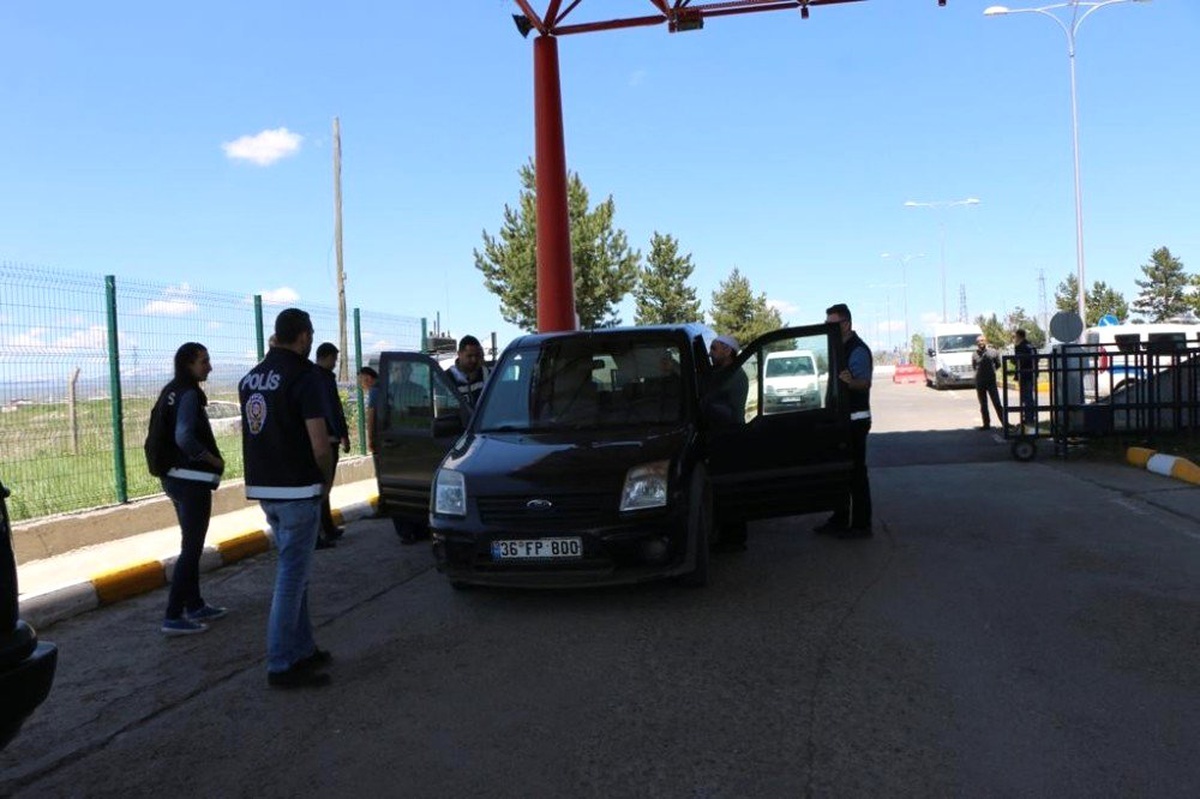 Kars\'ta 186 polisle asayiş uygulaması yapıldı