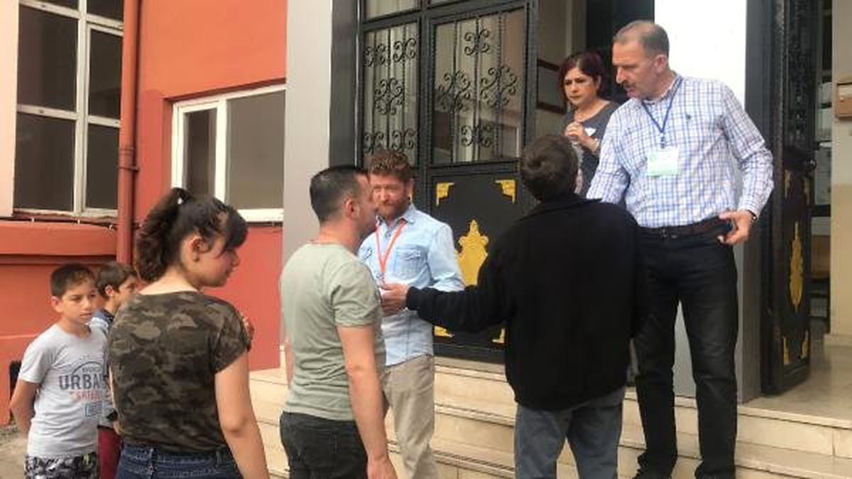 Kimliğini evde unutan öğrenci için veliler seferber oldu