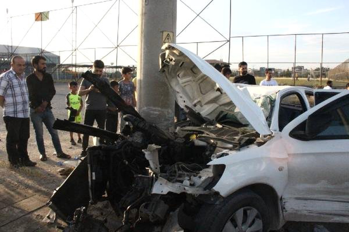 Nusaybin\'de iki otomobil çarpıştı: 1 yaralı
