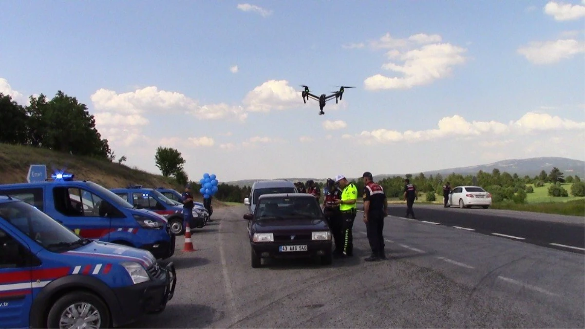 Polis ve Jandarma\'dan bayram öncesi droneli trafik kontrolü ve sürücüleri bilgilendirme uygulaması