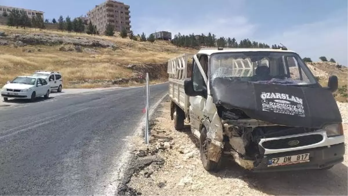 Şanlıurfa\'da otomobil ile kamyonet çarpıştı: 10 yaralı