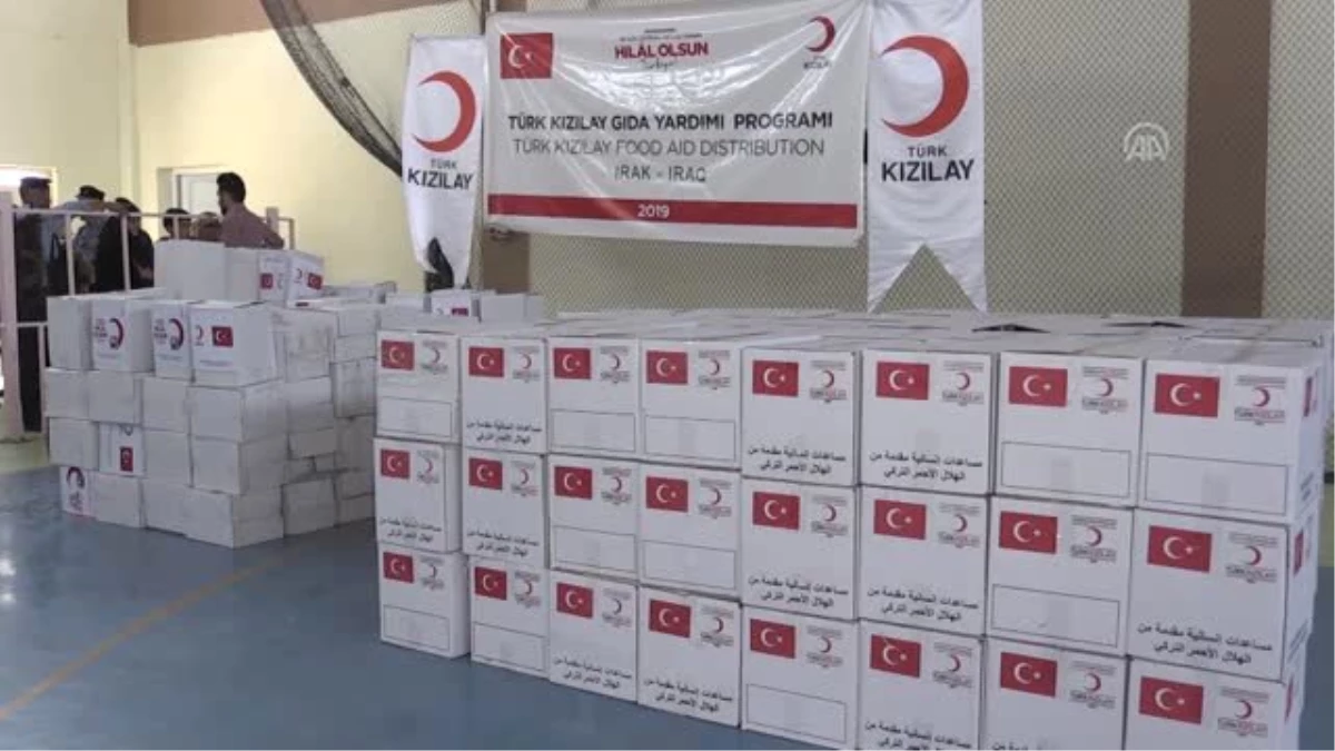 Türk Kızılay Kerkük\'teki ihtiyaç sahiplerine gıda ve giysi yardımı yaptı