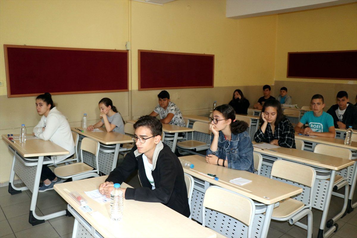 Velilerin heyecanı öğrencileri geçti