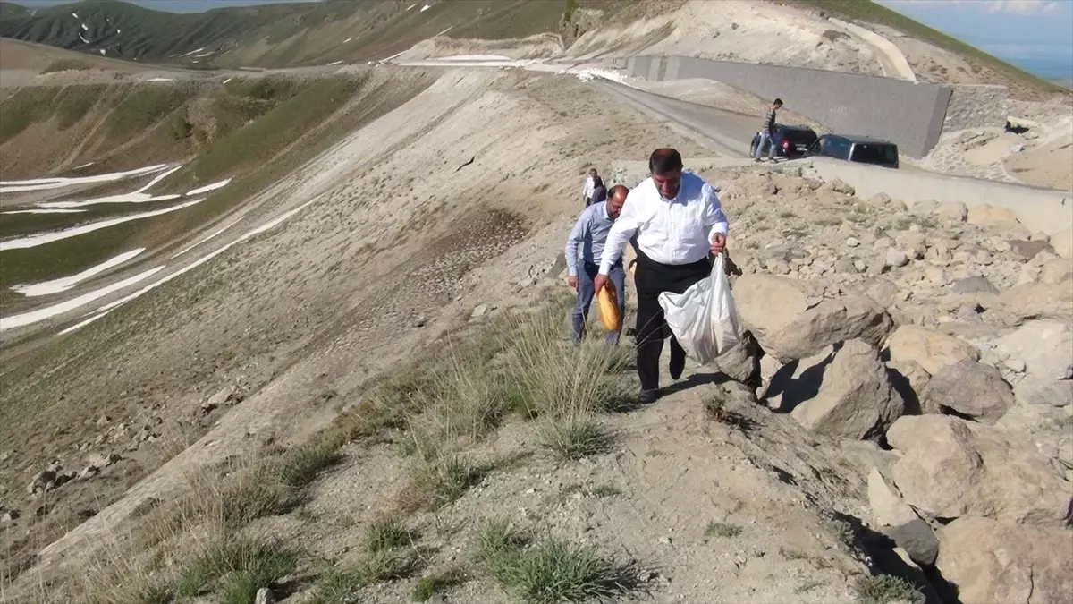 Yaban hayvanları için Nemrut\'a yiyecek bıraktılar