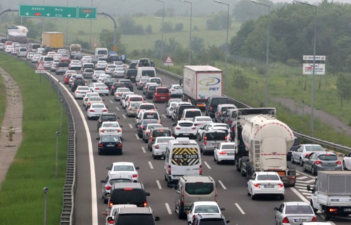 Anadolu Otoyolu\'nda bayram trafiği