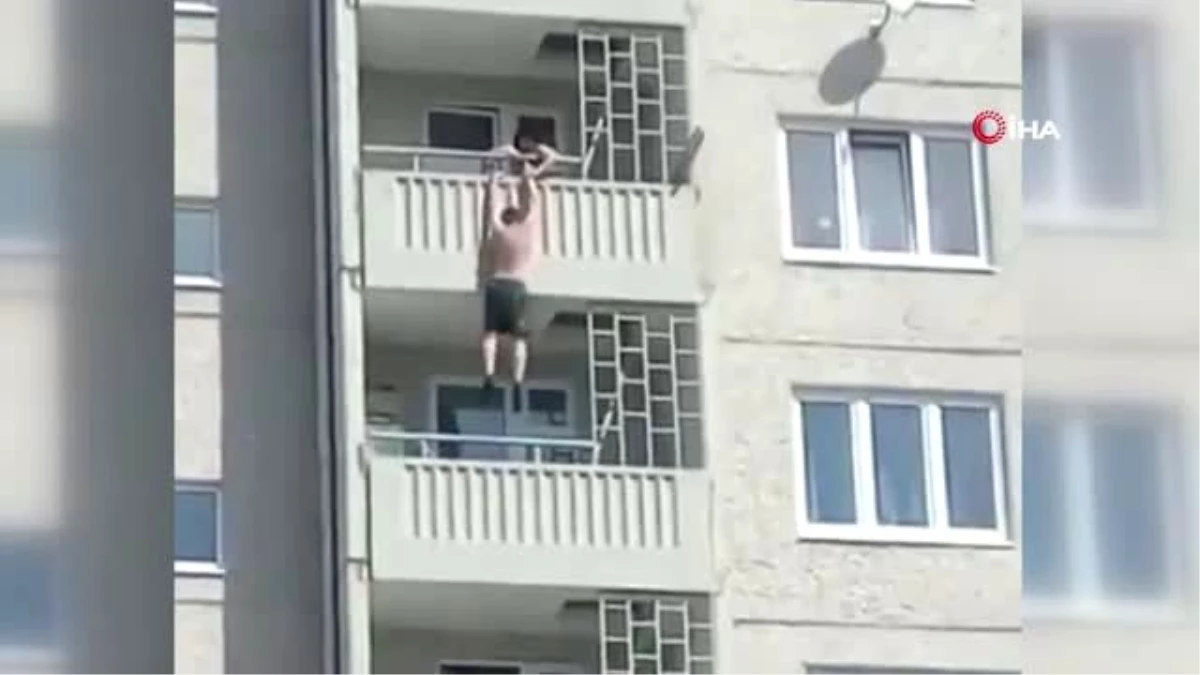 Balkona Hava Almaya Çıkan Adam Önce Asılı Kaldı Sonra Düştü