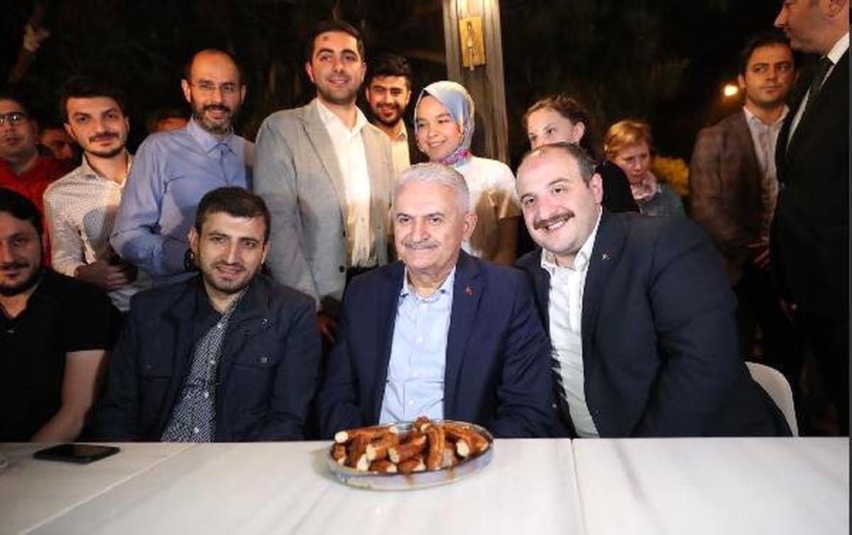 Binali Yıldırım: Gençlere 10 GB internet vereceğiz