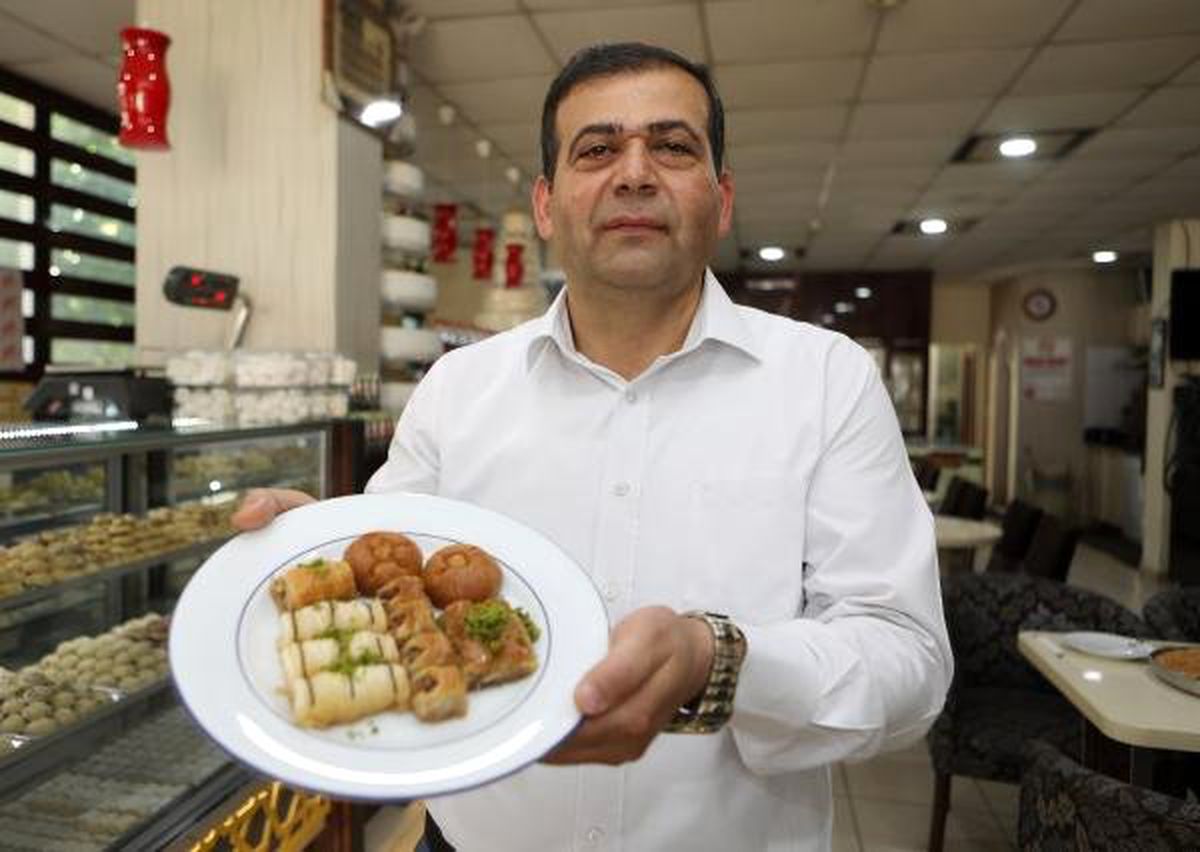Cevizli baklavada ekmek ve hamur kırıntılı hile
