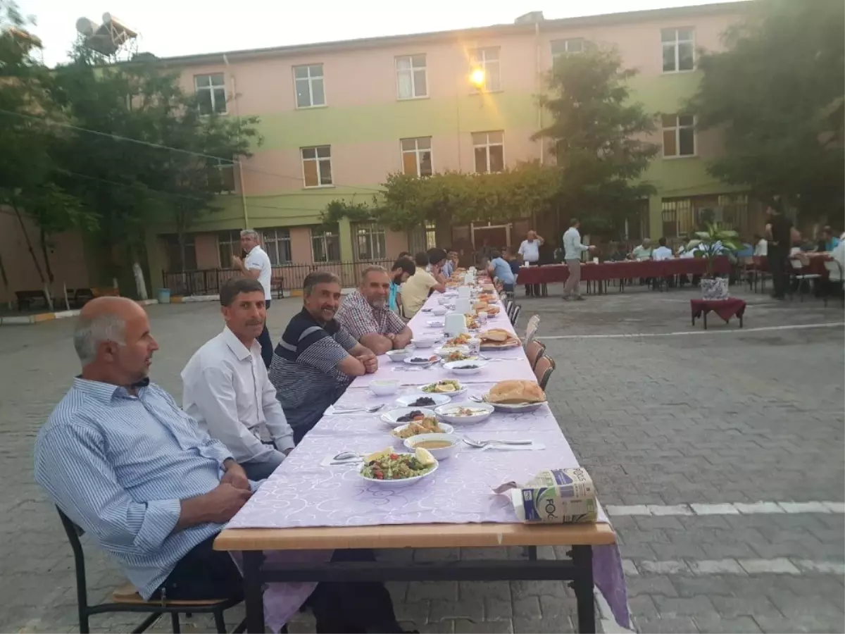 Çınar\'da öğrenciler iftarda buluştu