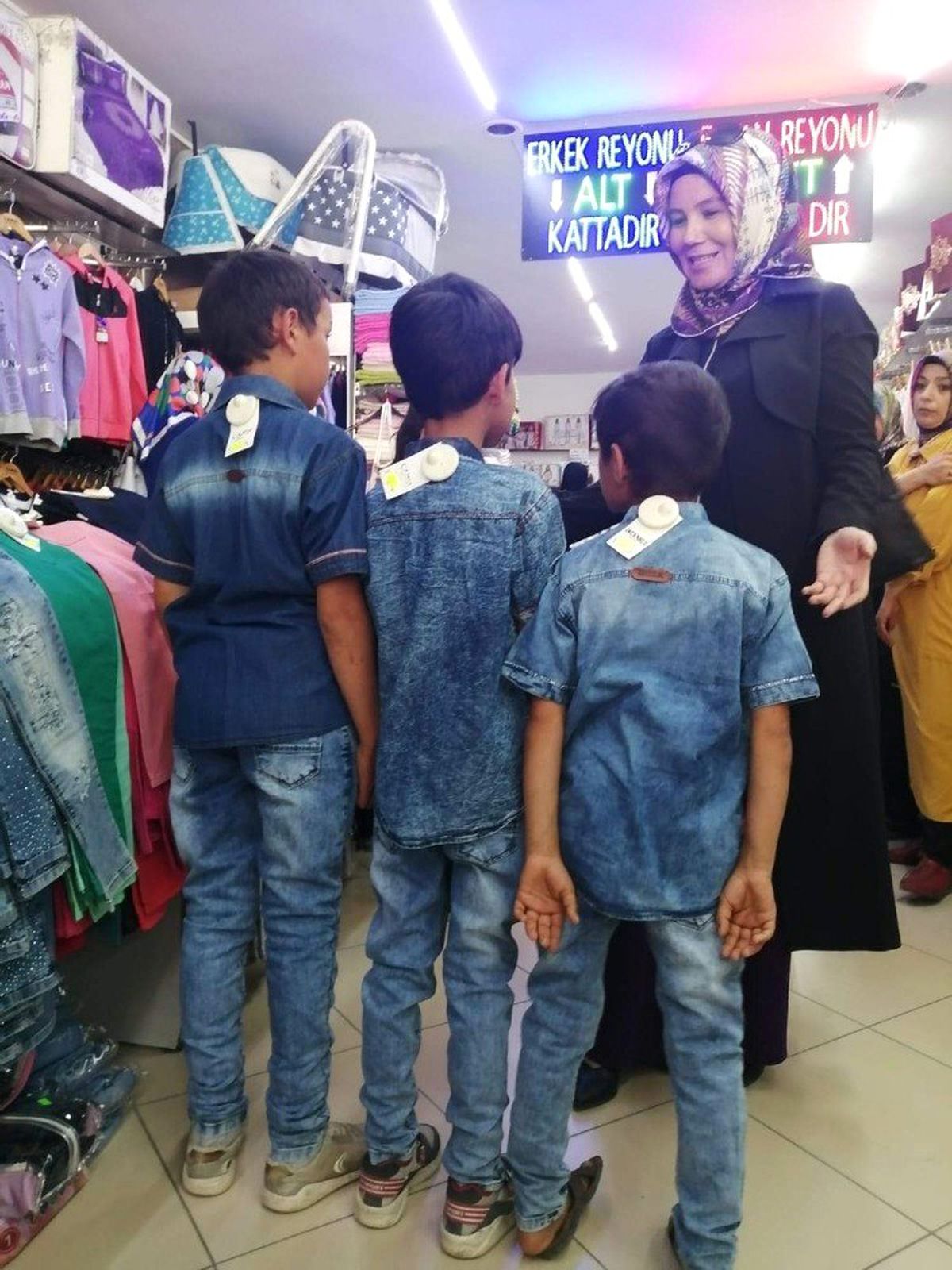 Develi\'de Yüz Çocuğa Bayram Sevinci