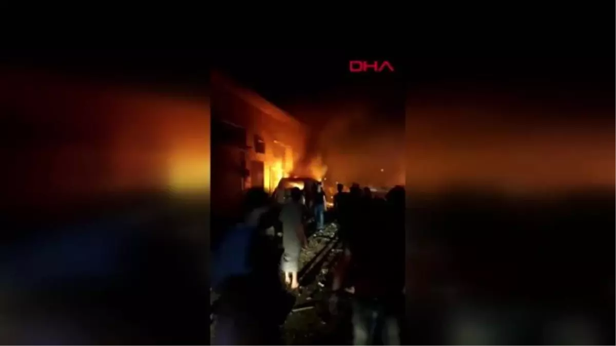 DHA DIŞ - Azez\'de bomba yüklü araçla saldırı: 14 ölü
