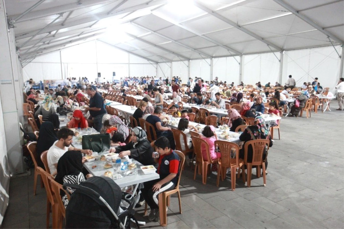 Elazığ\'da 75 bin kişi iftar çadırında buluştu