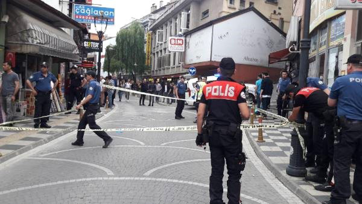 Eşine laf attığını iddia ettiği kişiyi vurdu