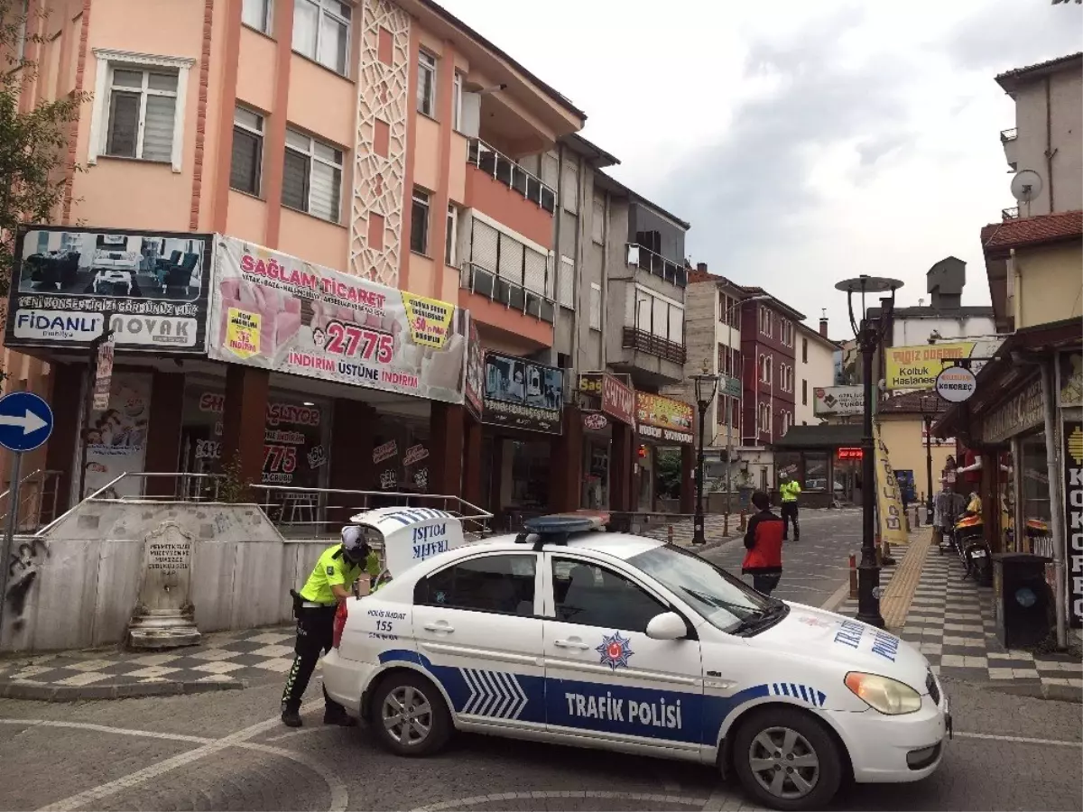 Eşine laf attığını iddia ettiği şahsı sokak ortasında vurdu