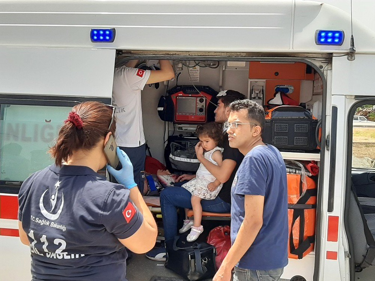 Fethiye\'de trafik kazası: 1\'i çocuk 6 yaralı
