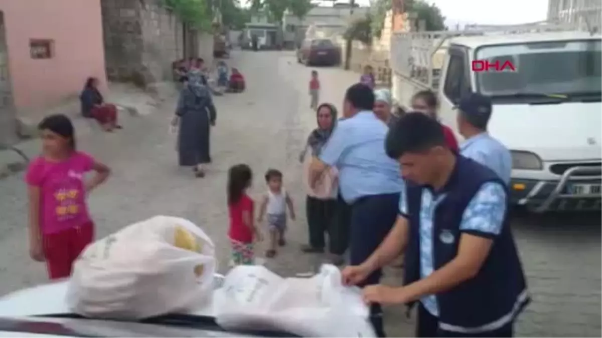 GAZİANTEP Zabıta el konulan ekmekleri dağıttı