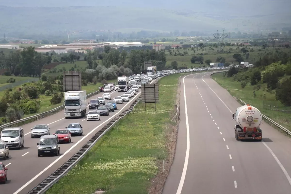 Gerede-Karadeniz Bağlantı Yolu\'nda trafik durma noktasına geldi