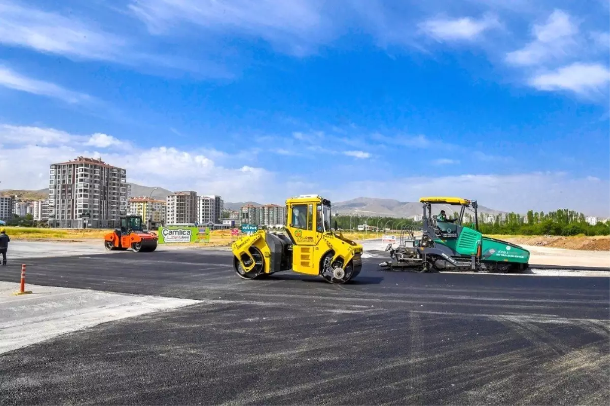 Güngör Caddesi asfaltlanıyor