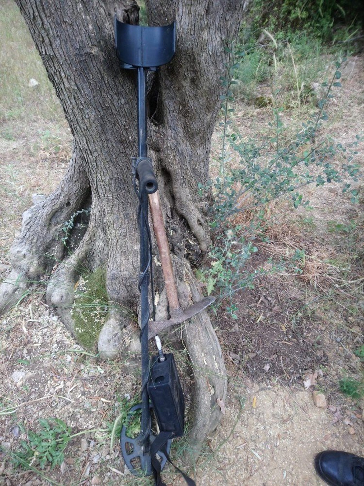 Kaçak kazı yaparken jandarmaya yakalandı