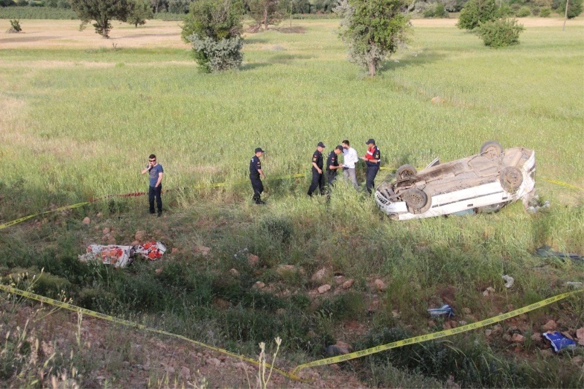 Karaman\'da otomobil tarlaya uçtu: 1 ölü, 5 yaralı