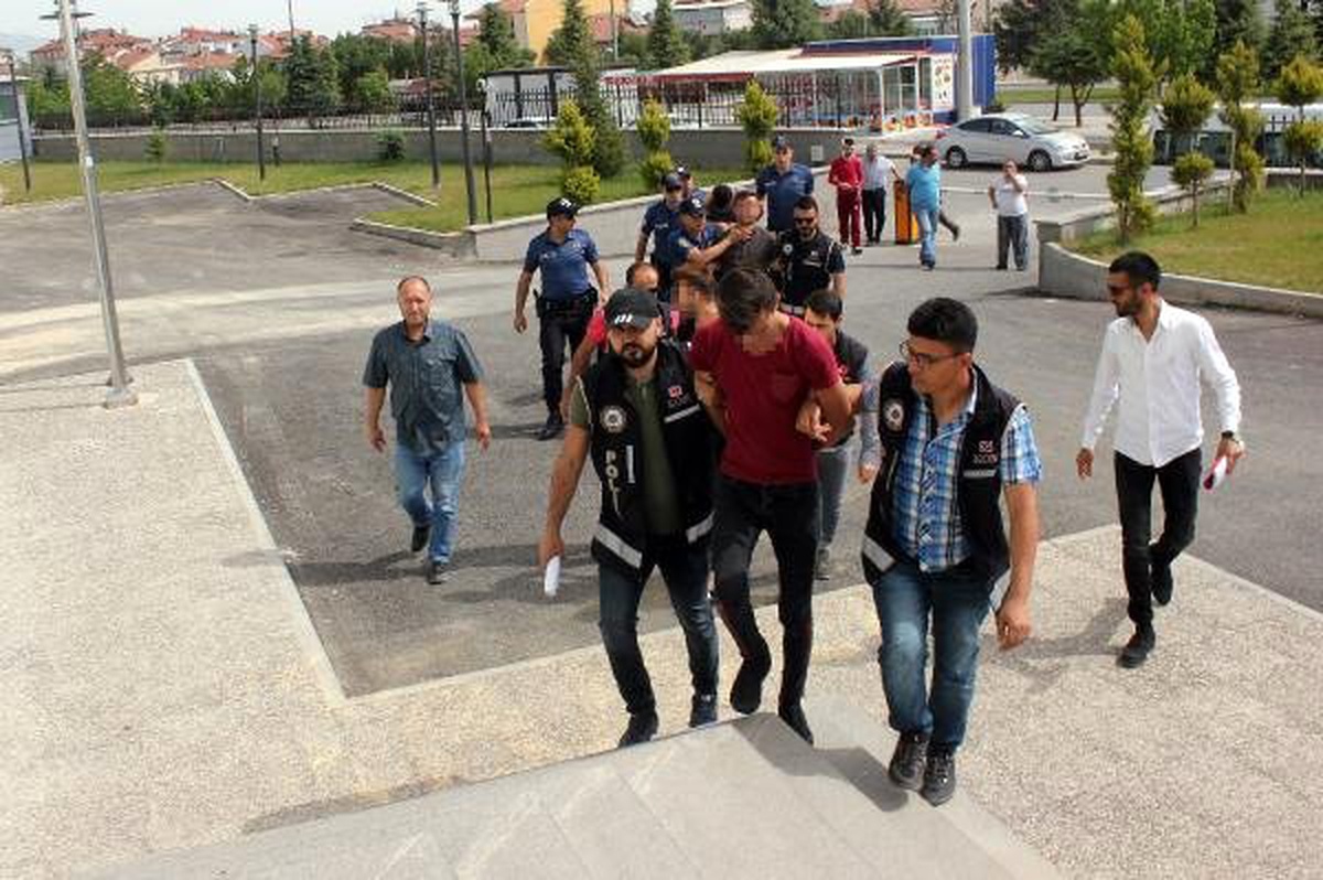 Kargoyla uyuşturucu sevkiyatına 5 gözaltı