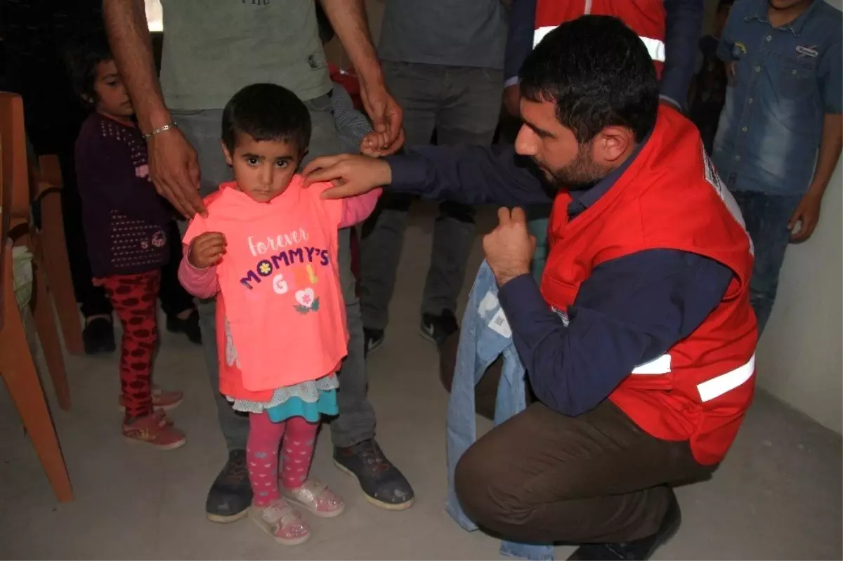 Kızılaydan yetim ve öksüzlere bayram hediyesi