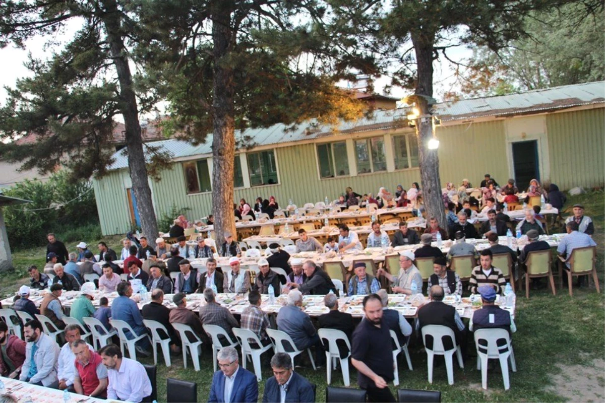 Köy muhtarından 500 kişilik iftar yemeği