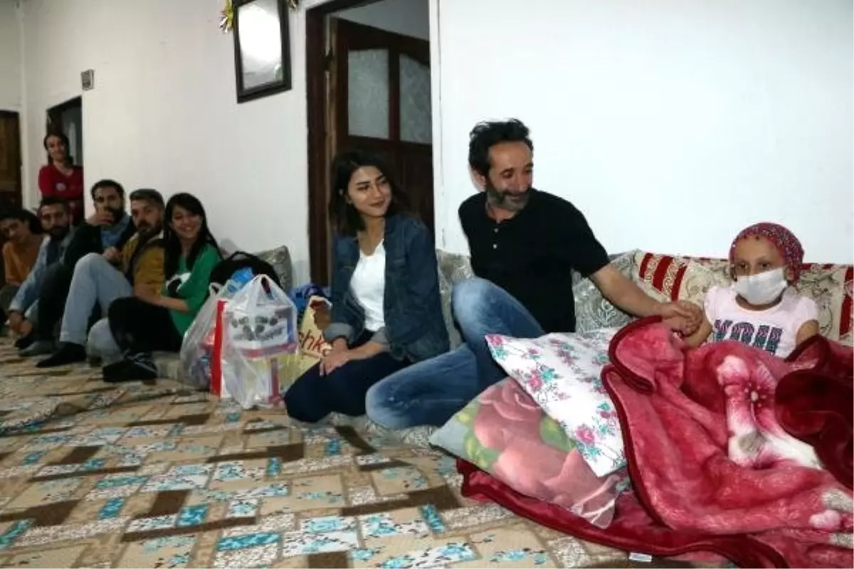 Lösemi hastası Zozan\'a tiyatro oyuncularından destek