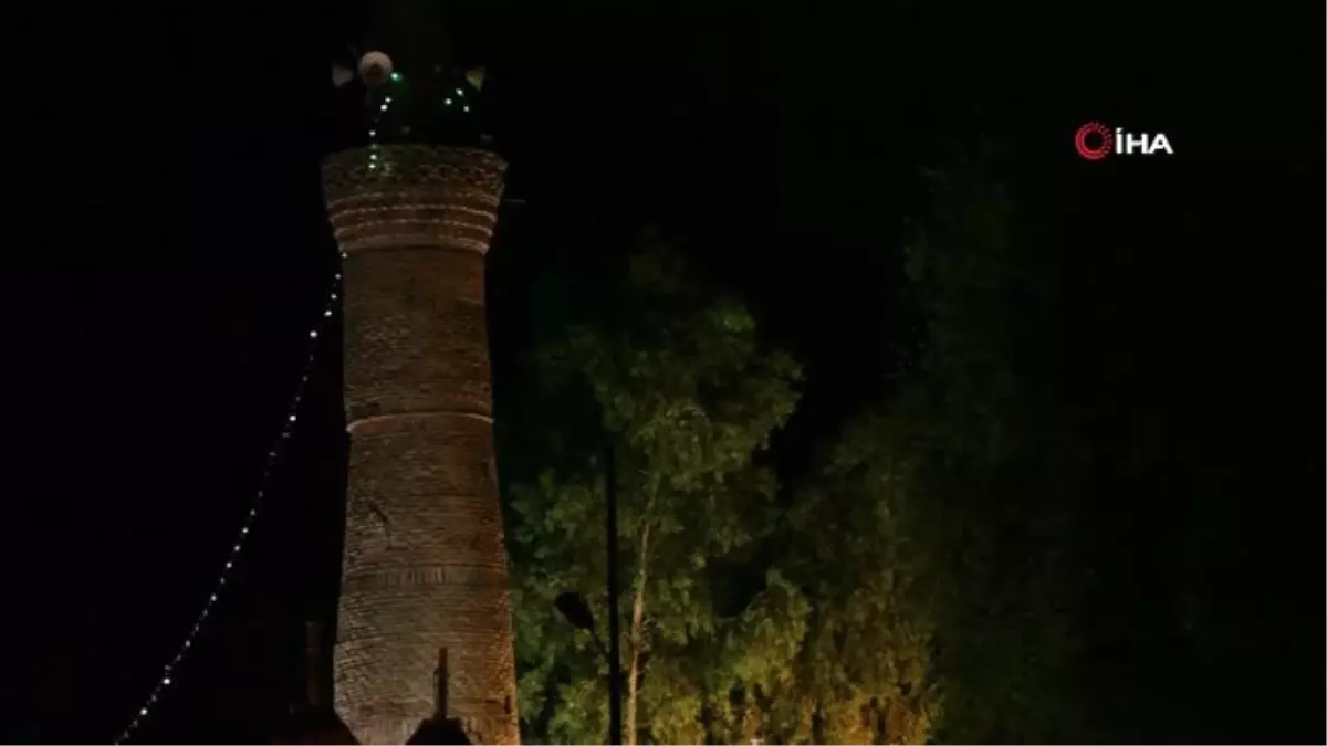 Müslümanlar Kadir Gecesi\'nde Camilere Akın Etti