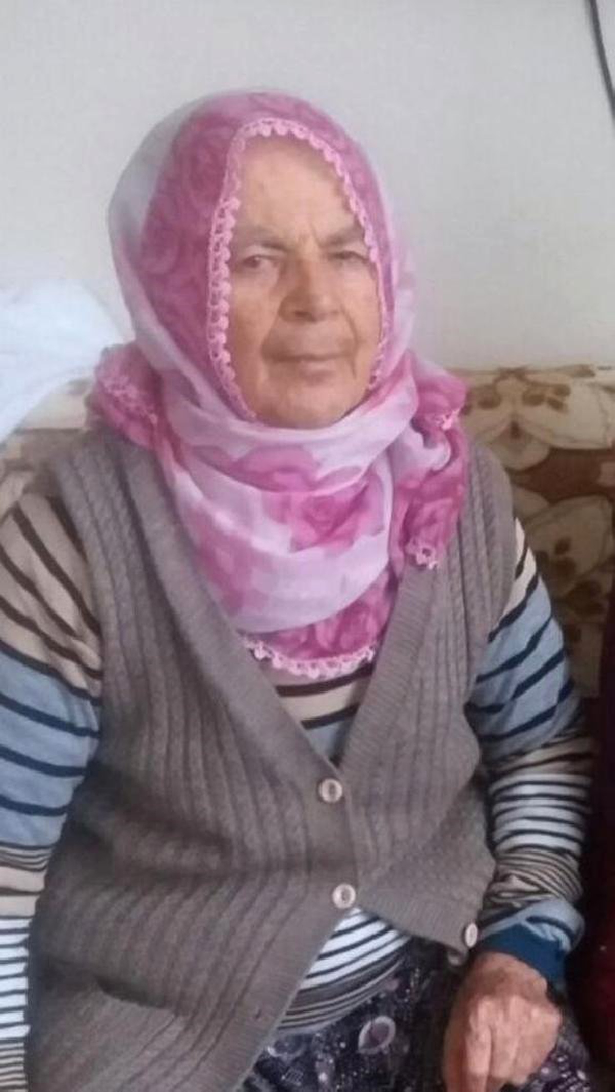 Odun toplarken çaya düşüp, ölen kadın toprağa verildi