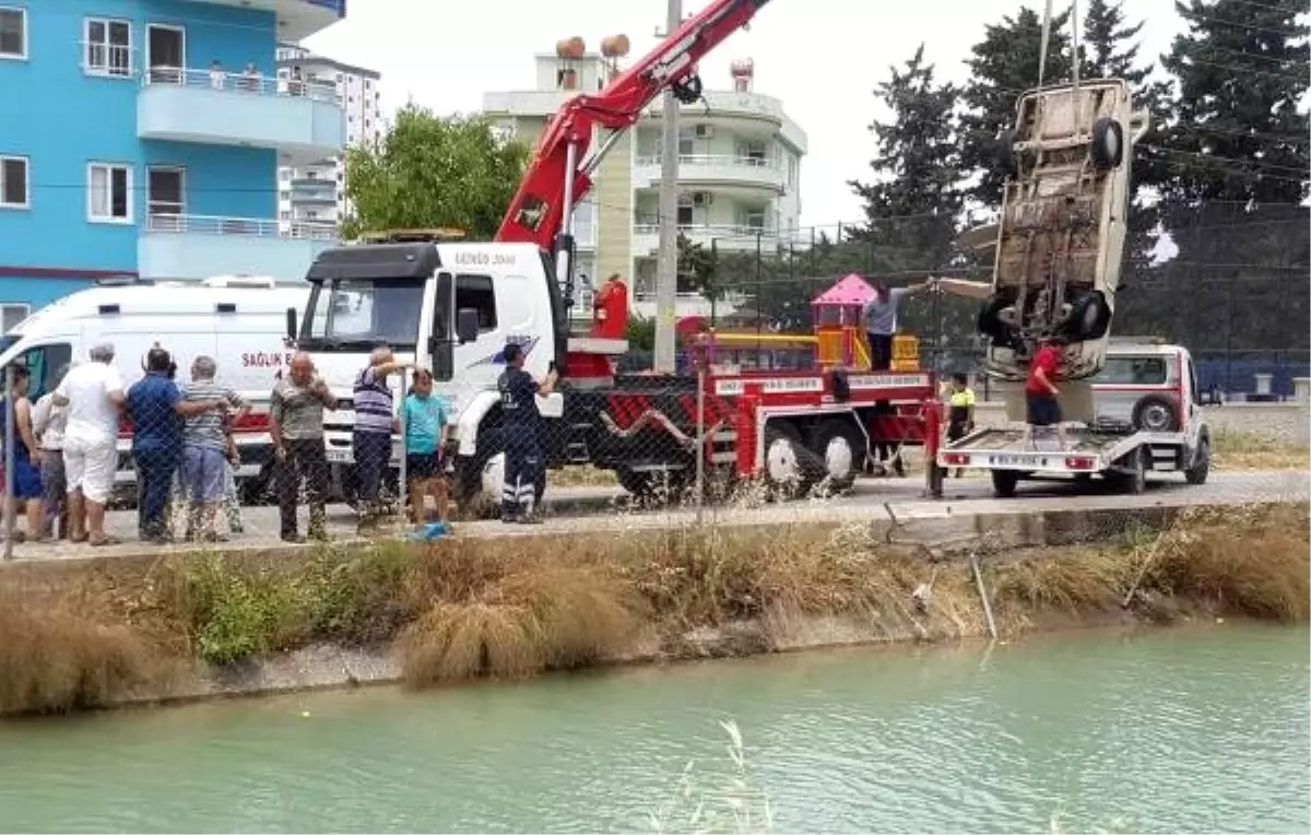 Otomobil kanala uçtu, sürücü ağır yaralandı