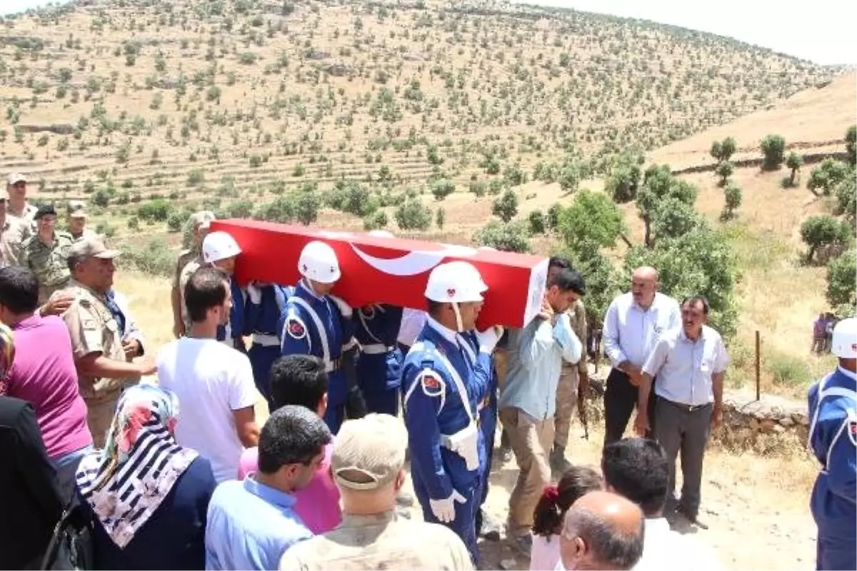 Şehit Sait Barış, Kürtçe ağıtlarla son yolculuğuna uğurlandı