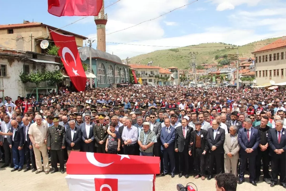 Şehit Yasin Çubuk, son yolculuğuna uğurlandı