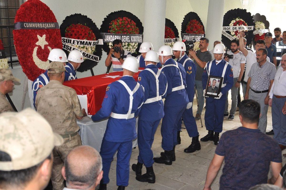 Silah kazasında şehit olan uzman çavuş toprağa verildi