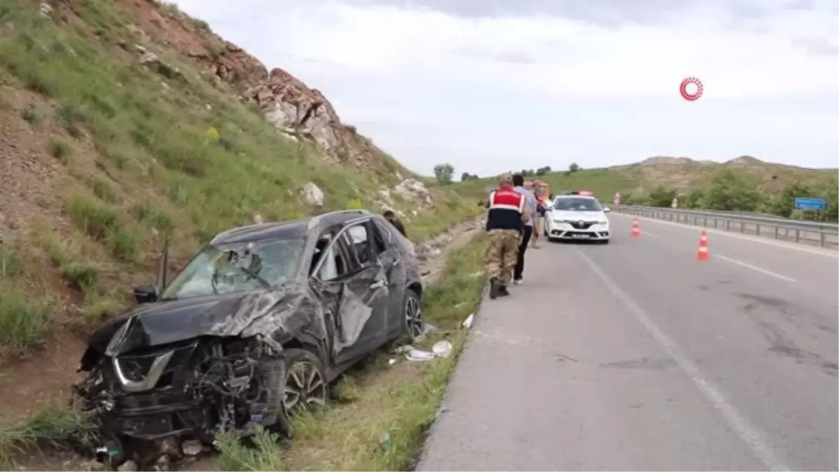 Sivas-Erzincan karayolunda kaza: 2\'si ağır 4 yaralı