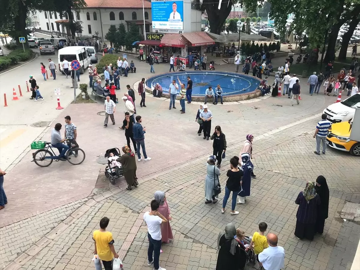 Sakarya\'da deprem: İstanbul\'da da hissedildi