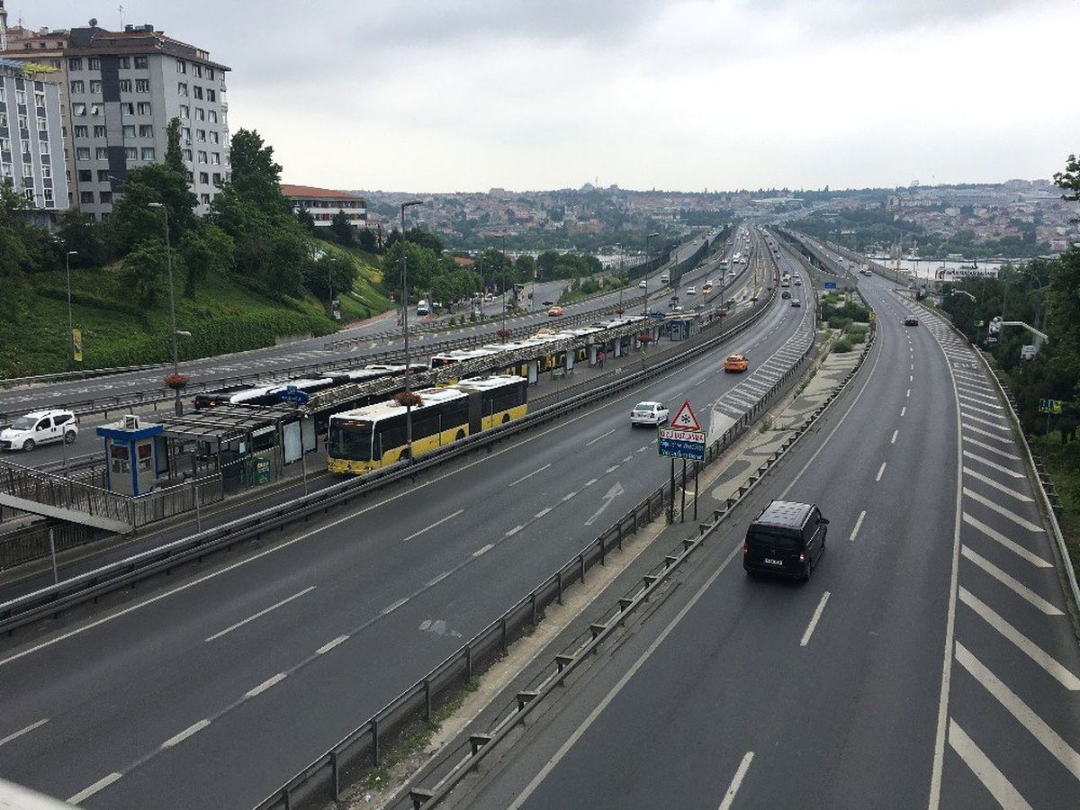 Tatilcilerin gitmesiyle boşalan yollar havadan görüntülendi