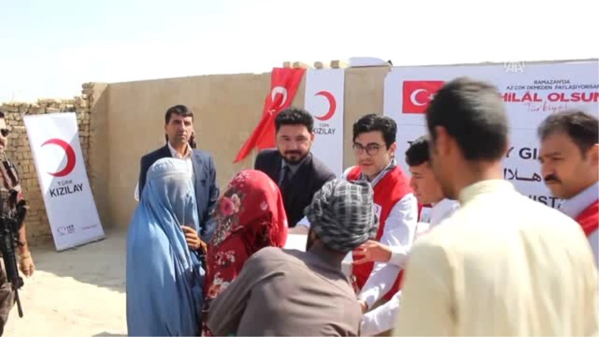 Türk Kızılayı Afganistan\'daki mültecilere yardım etti