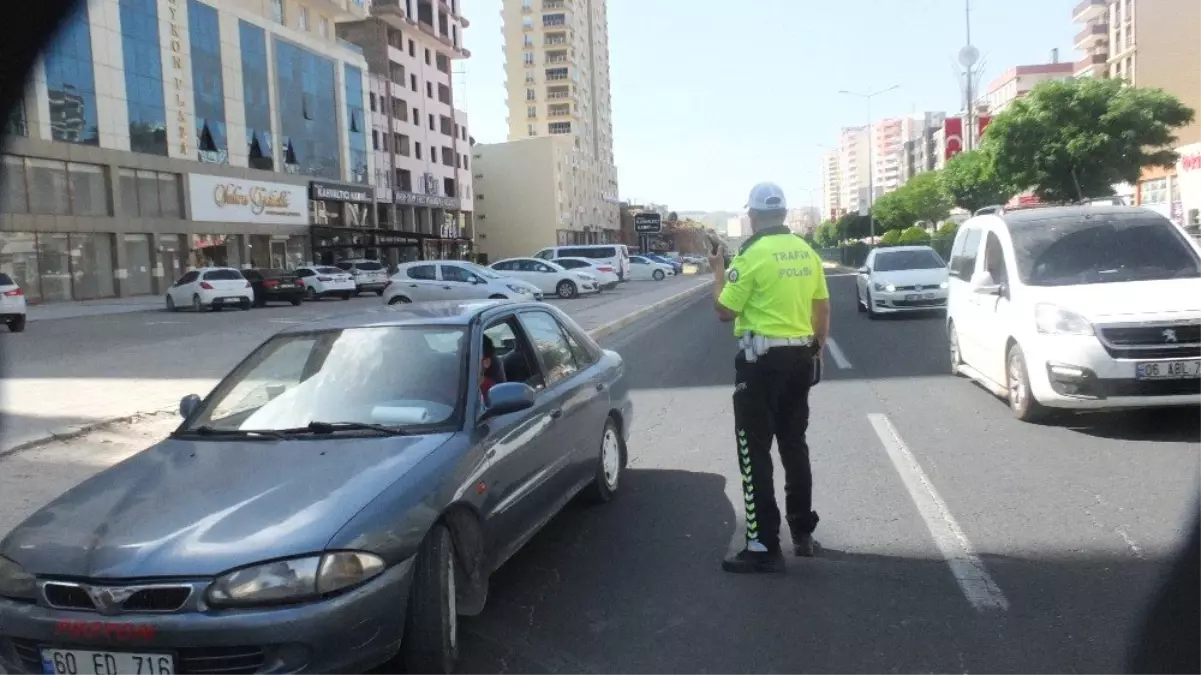 Vali Yaman bayram öncesi trafik denetimine katıldı