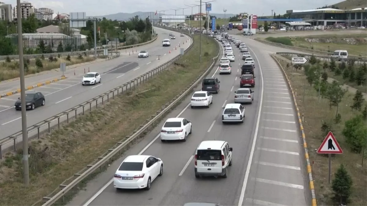 43 ilin geçiş noktası Kırıkkale\'de trafik kilit!