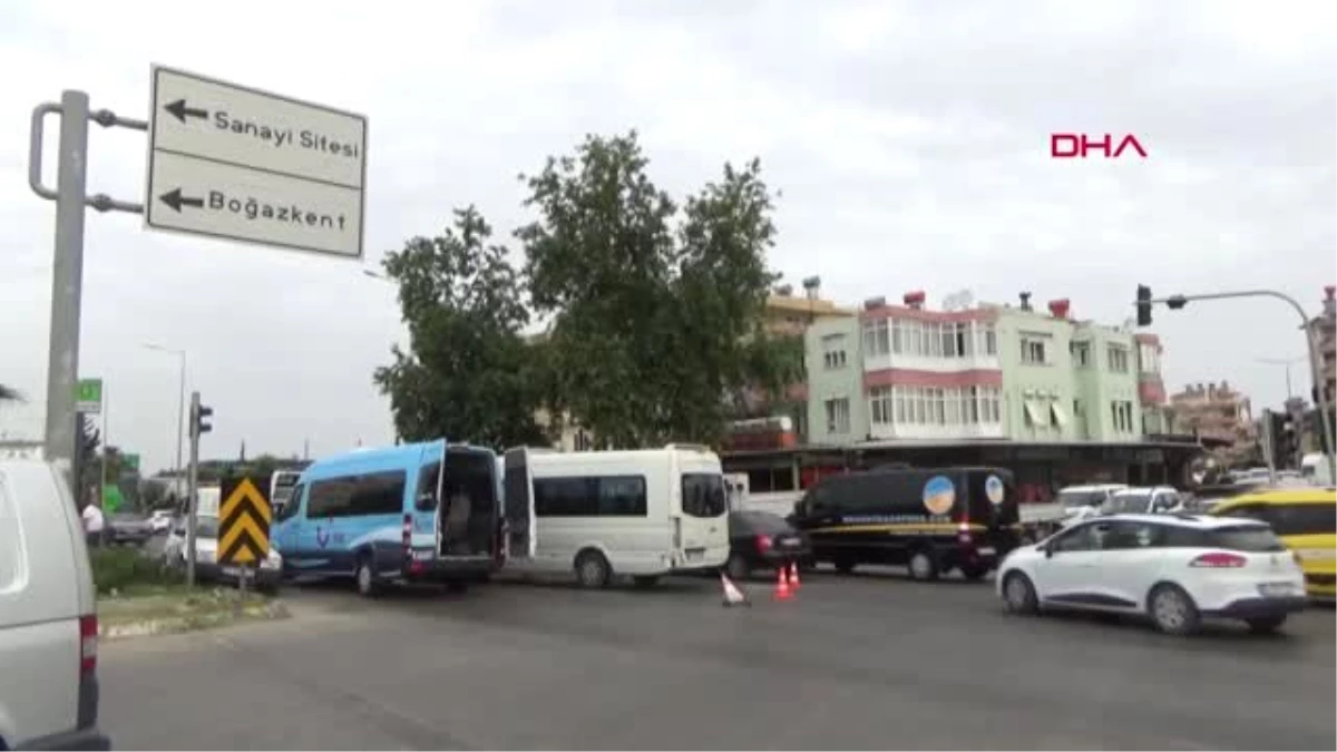 Antalya\'da araçlar çarpıştı 3\'ü turist 4 yaralı