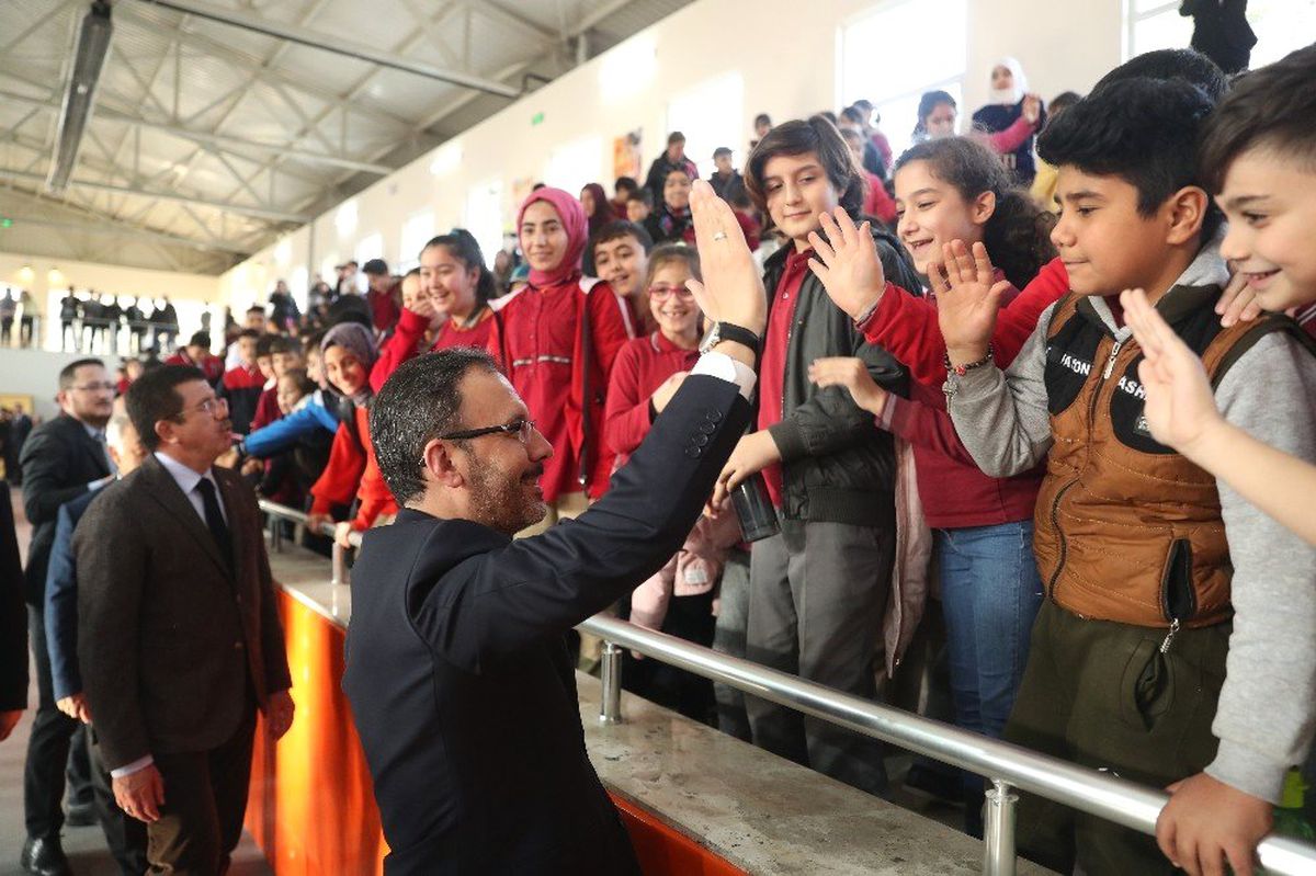 Bakan Kasapoğlu: "81 ilde 1 milyon 226 bin sporcu adayı tarandı"
