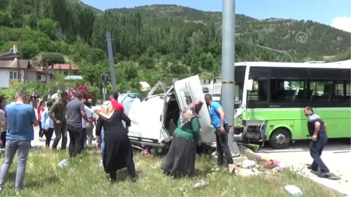 Bayram alışverişi dönüşü kaza: 2 ölü, 1 yaralı