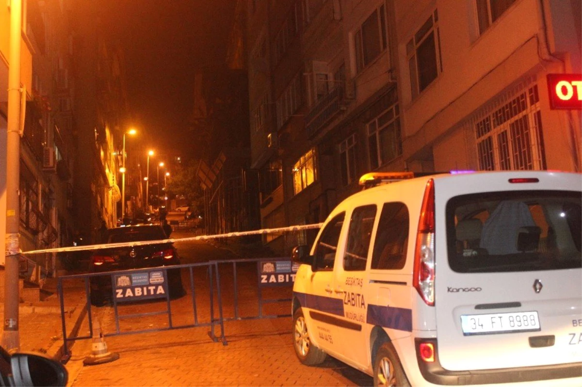 Beşiktaş\'ta metruk bir binanın çökme tehlikesi